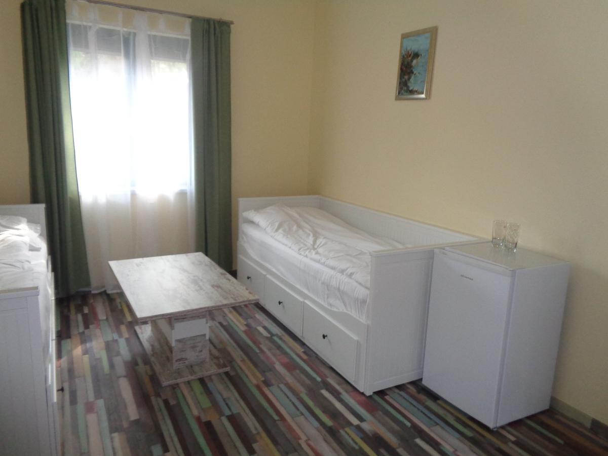 Arnyas Park Apartmanhaz Bed & Breakfast Balatonalmadi Luaran gambar