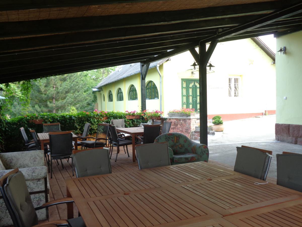 Arnyas Park Apartmanhaz Bed & Breakfast Balatonalmadi Luaran gambar