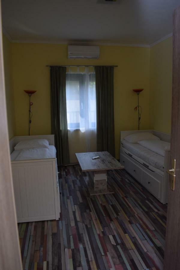 Arnyas Park Apartmanhaz Bed & Breakfast Balatonalmadi Luaran gambar